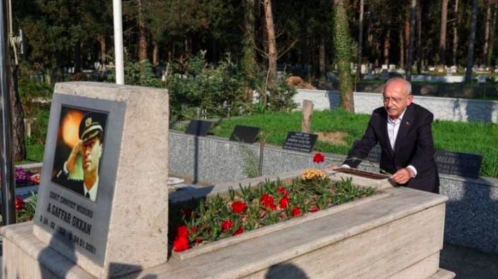 Kılı&ccedil;daroğlu, Hizbullah&ccedil;ıların şehit ettiği Gaffar Okan''ı mezarı başında ziyaret etti