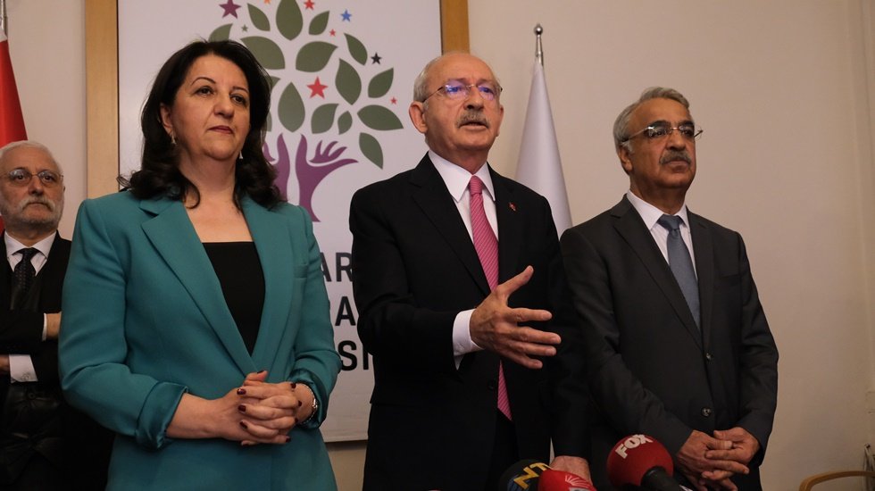 Fatih Altaylı'dan HDP iddiası: &ldquo;CHP ile hi&ccedil;bir şey kazanamadık. Biz yeniden AKP ile anlaşalım&rdquo;