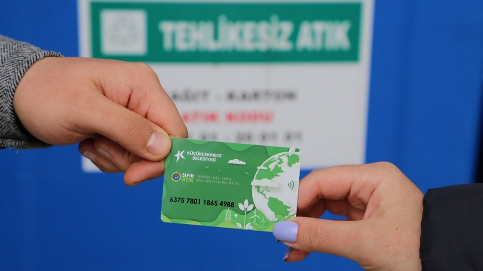 Küçükçekmece Belediyesi’nden “Atıklarını getir, kartını al, gelecek kazansın” kampanyası