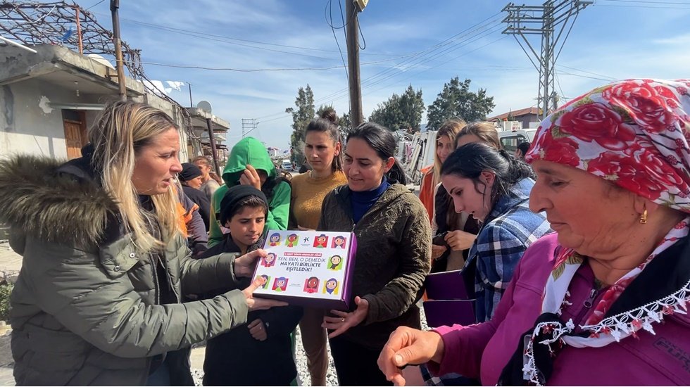 K&uuml;&ccedil;&uuml;k&ccedil;ekmeceli kadınlardan Hatay Samandağ&rsquo;daki kadınlara 8 mart hediyesi&hellip;
