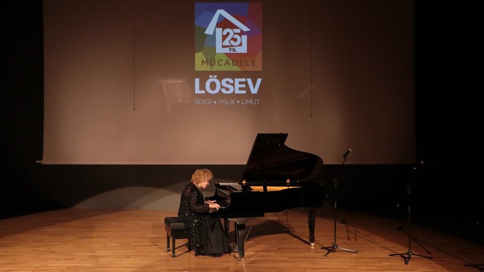 LÖSEV, Gülsin Onay ile umuda seslendi: “Birlikte İyileşeceğiz”