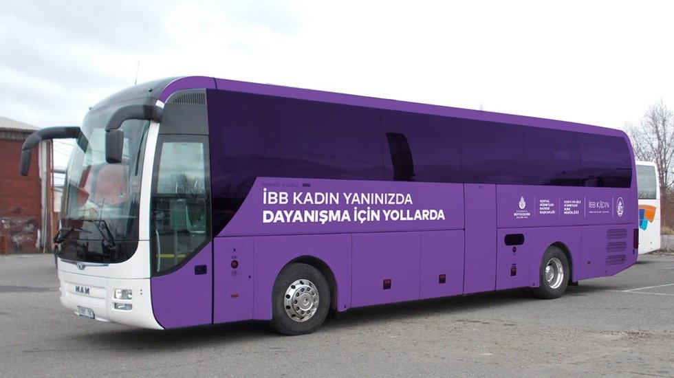 &lsquo;Mor Otob&uuml;s&rsquo; deprem b&ouml;lgesinde kadınların yanında&hellip;