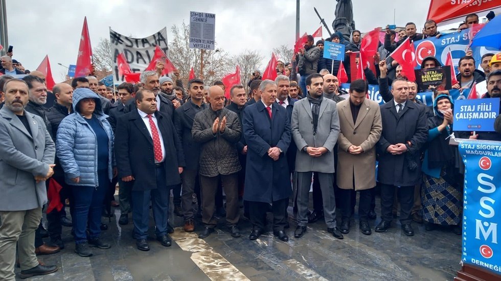 &Ouml;zdağ: "Staj, SSK başlangıcı olarak kabul edilmeli, sorunu h&uuml;kumet &ccedil;&ouml;zmezse biz &ccedil;&ouml;zeceğiz"