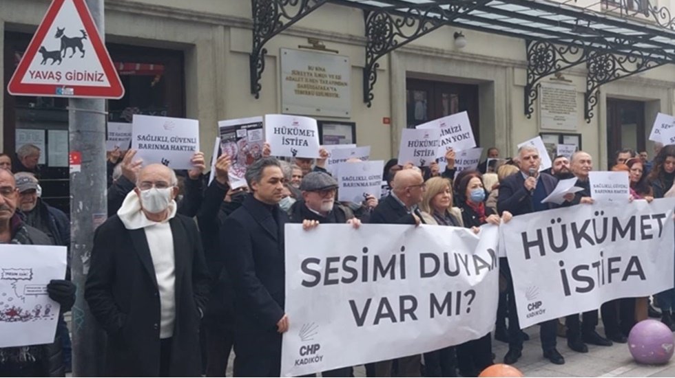 Polis şiddetine karşı CHP'den Kadık&ouml;y'de protesto&hellip;