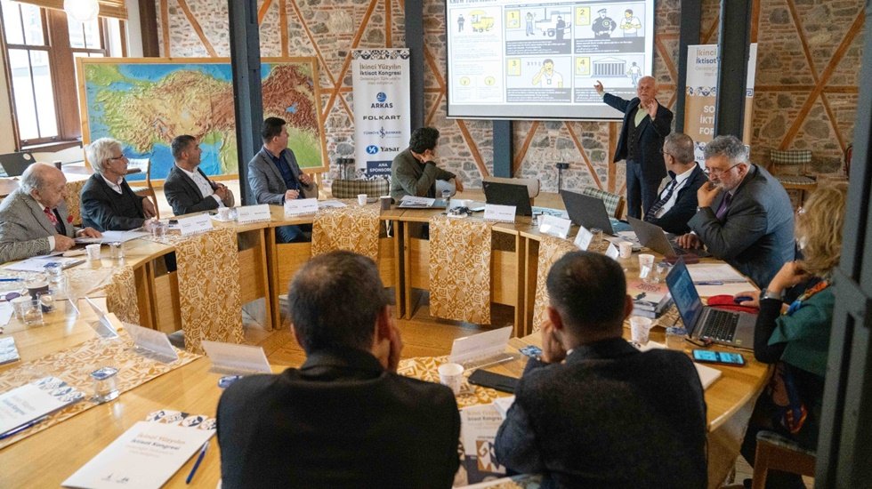 &ldquo;Sokak İktisadı &Ccedil;alıştayı&rdquo; sokak emek&ccedil;ileri ve temsilcilerini bir araya getirdi.