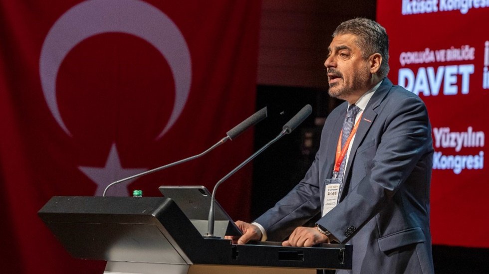 S&uuml;leyman S&ouml;nmez: T&uuml;rkiye&rsquo;nin orta demokrasi tuzağından uzaklaşması gerek