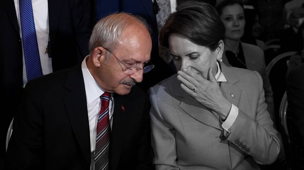 &Uuml;&ccedil; ay &ouml;nce 'Dağıtmam' dediği masadan paldır k&uuml;ld&uuml;r kalktı...