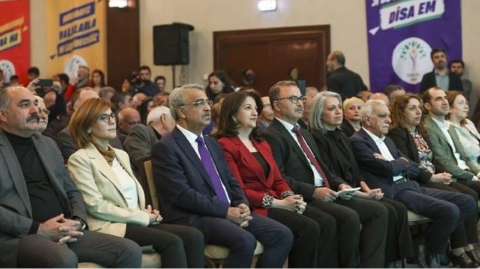 Yeşil Sol Parti &ccedil;atısı altında girme kararı alan HDP, se&ccedil;im bildirgesini a&ccedil;ıkladı.