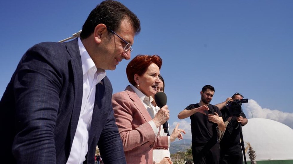 Akşener: İmamoğlu'nu "korumak i&ccedil;in Sara&ccedil;hane'ye gittim, &ouml;lm&uuml;ş anneme s&ouml;vd&uuml;ler"