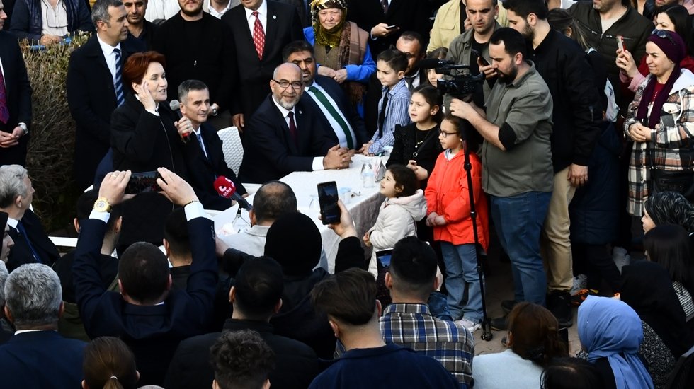 Akşener'den Erdoğan'a: "Tarzan zorda, b&uuml;t&uuml;n d&uuml;ğmelere basıyor"