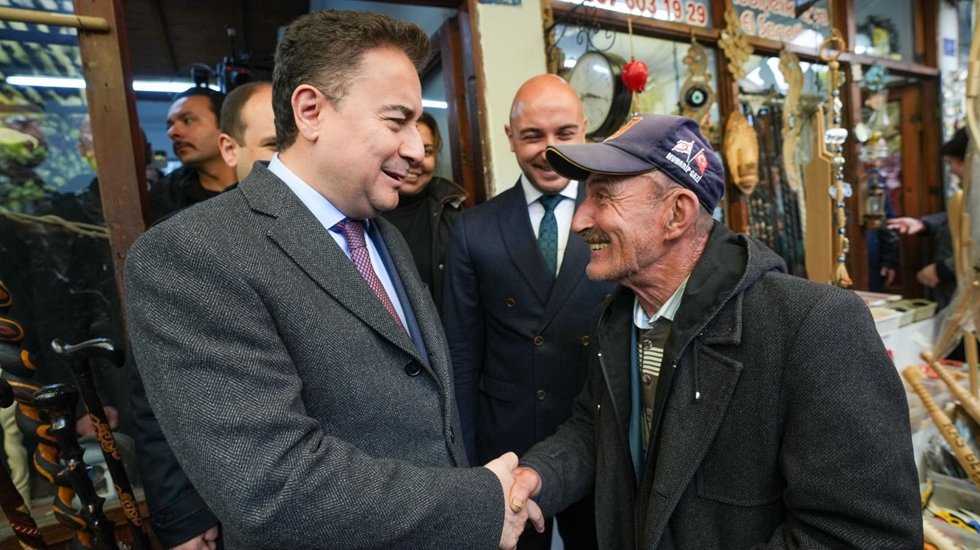 20 yıllık AKP&rsquo;ye oy veriyorum, oyumu size vereceğim, AKP&rsquo;yi kafamda sildim...