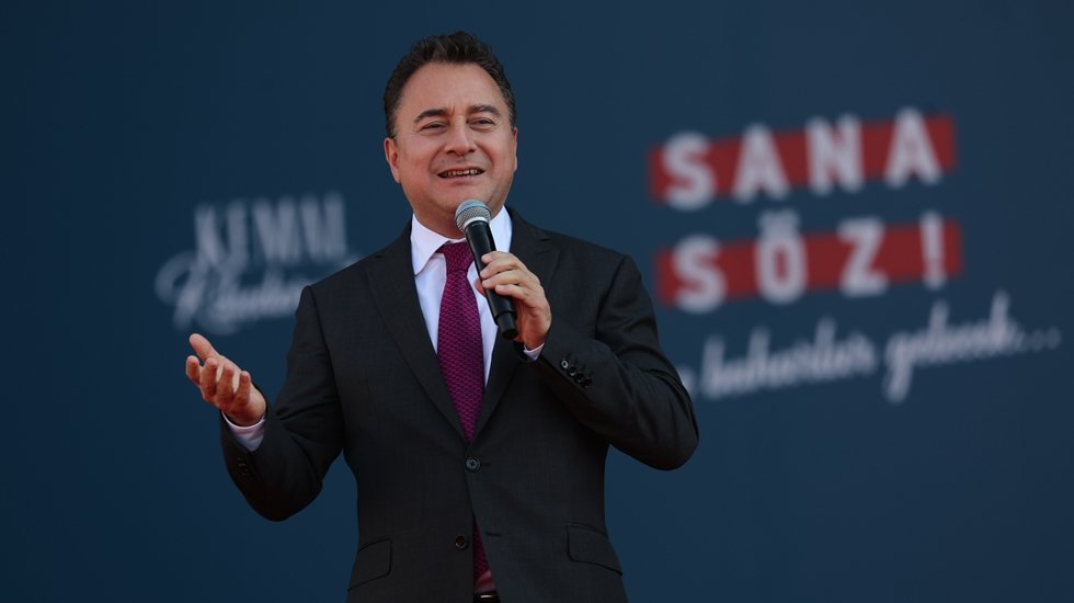Babacan: T&uuml;rkiye&rsquo;ye gelen efsane m&uuml;zisyenleri hatırlattı