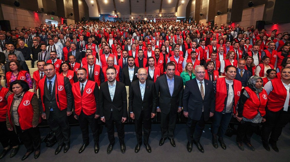 Bay Kemal, 'Kılı&ccedil;daroğlu G&ouml;n&uuml;ll&uuml;leri' ile bir araya geldi