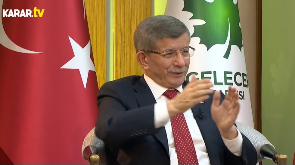 Davutoğlu: "Erdoğan bir 5 yıl daha bu &uuml;lkeyi y&ouml;netirse, bir 5 yıl daha &ccedil;eteler ortada dolaşır"
