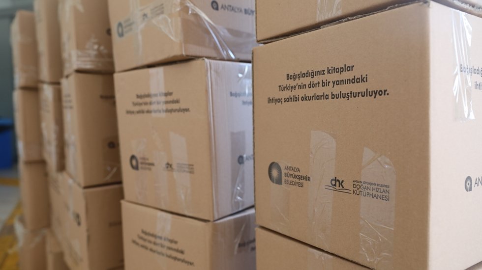 Depremzede Eren&rsquo;in adı Hatay&rsquo;da &ccedil;adır k&uuml;t&uuml;phanesinde yaşatılacak