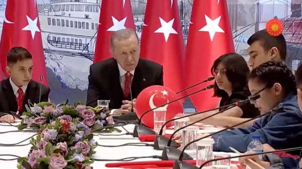 Erdoğan, 23 Nisan &ccedil;ocuklarıyla siyaset konuştu! "Bu muhalefet..."