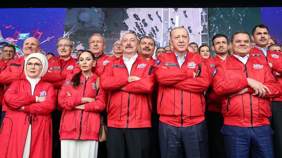 Erdoğan rahatsızlanmasından 4 g&uuml;n sonra sahaya indi ve Kılı&ccedil;daroğlu'nu hedef aldı&hellip;