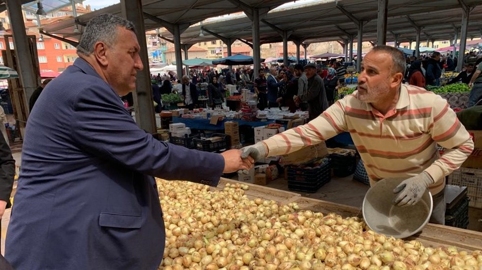 G&uuml;rer: &rdquo;Cumhurbaşkanı evde soğan kalmadığından haberi yok?&rdquo;&nbsp;