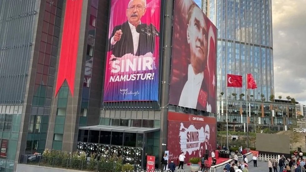 CHP İstanbul İl binasına silahlı saldırı ş&uuml;phelileri serbest