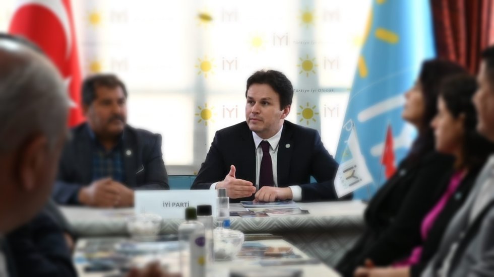 İYİ Parti'de 'temay&uuml;lde hile' iddiası istifa getirdi