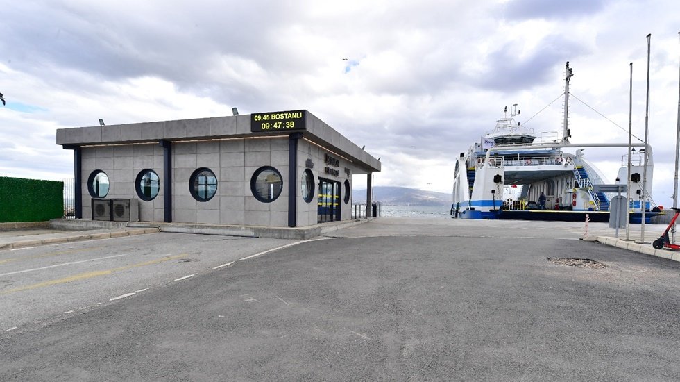 İzmir B&uuml;y&uuml;kşehir &Uuml;&ccedil;kuyular ve Bostanlı feribot iskelelerini yeniliyor