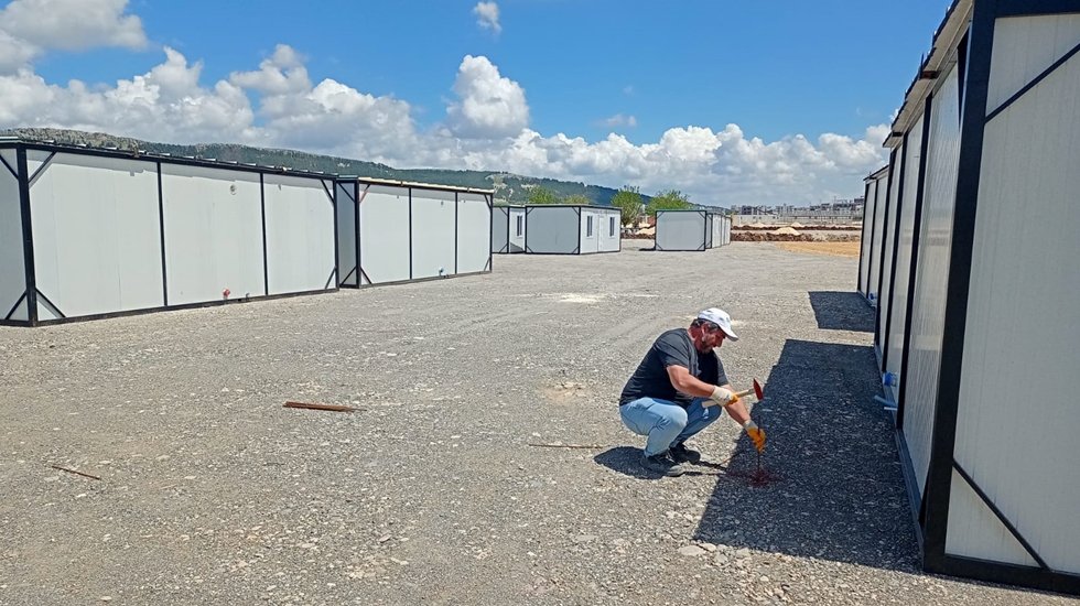 İzmit Belediyesi depremzedeler i&ccedil;in yeni konteyner yaşam alanı kuruyor