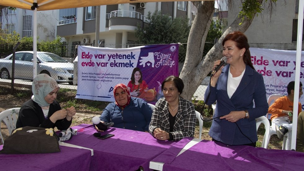 Kadınlar bu proje ile hem el becerilerini geliştiriyor hem de sosyalleşiyor