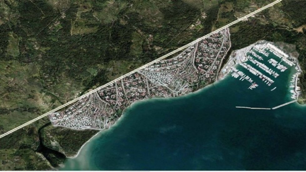 Kayyum atandığı i&ccedil;in belediye meclisinin g&ouml;rev yapmadığı Urla'da yapılaşma son hız devam ediyor...