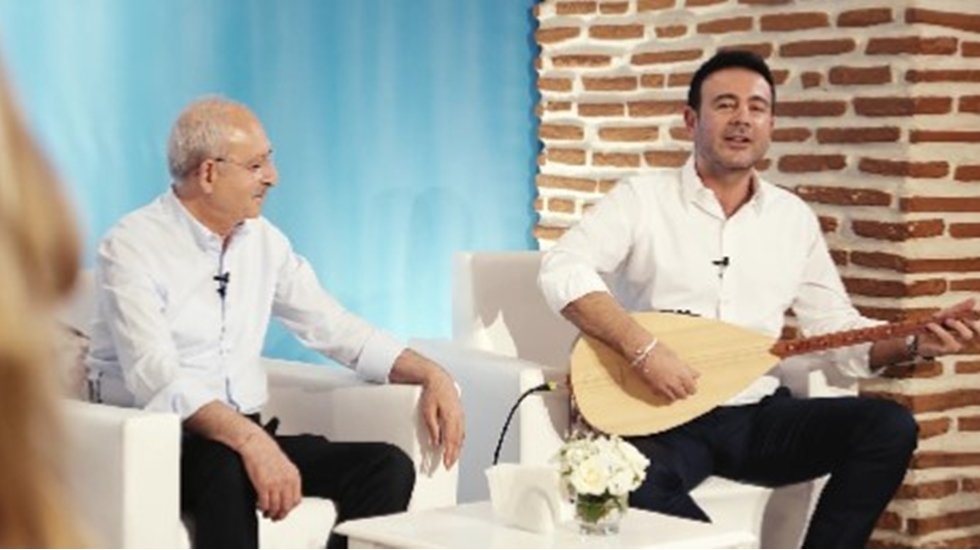 Kılı&ccedil;daroğlu, Gen&ccedil; Başkan Akpolat ile t&uuml;rk&uuml; s&ouml;yledi...