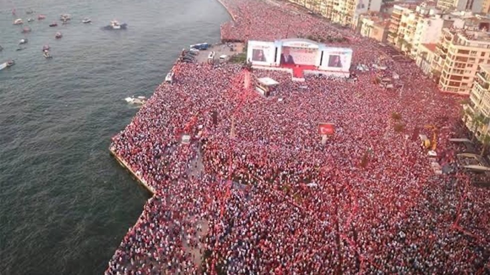 Kılı&ccedil;daroğlu, İzmir'de dev mitingden seslendi: &ldquo;T&uuml;rkiye'yi birlikte aydınlığa &ccedil;ıkaracağız&rdquo;