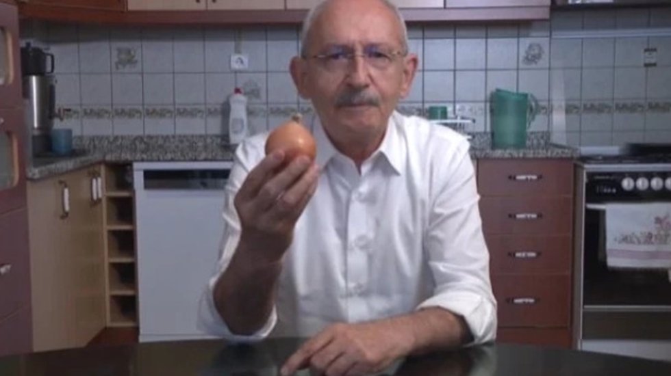 Kılı&ccedil;daroğlu'ndan &ccedil;ok konuşulacak 'soğan' mesajı: "Allah'ımıza ş&uuml;k&uuml;rler olsun ki, biz değiştik"