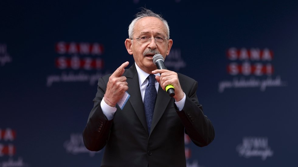 Kılı&ccedil;daroğlu: "Onlar &ccedil;ocuklarına paralı askerlik yaptırdılar. Bu kardeşinizin oğlu gitti şerefli ordusunda askerlik yaptı..."