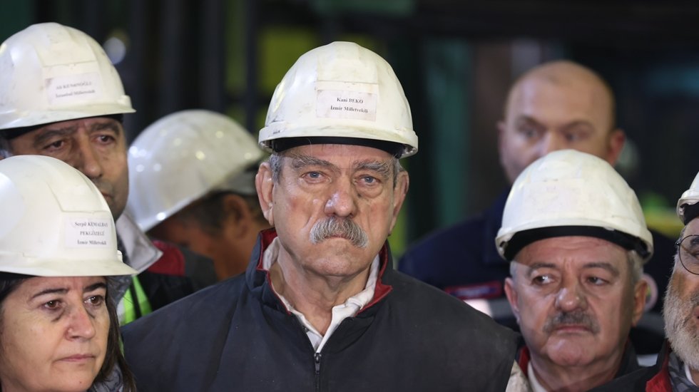 K&ouml;m&uuml;r tozu, metan gazı, barut&ccedil;u ateşi &uuml;&ccedil;&uuml; bir araya geldiği zaman grizu patlaması olur ve iş&ccedil;iler &ouml;l&uuml;r...