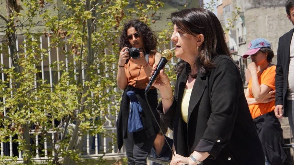 Pervin Buldan: Hangi cumhurbaşkanına oy vereceğinizi a&ccedil;ık a&ccedil;ık ilan edeceğiz