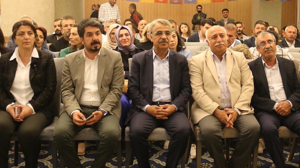 Sancar: Bu se&ccedil;im demokrasi ile diktat&ouml;rl&uuml;k arasındadır