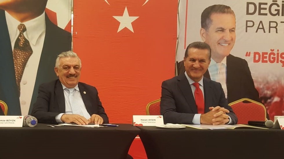 Sarıg&uuml;l'&uuml;n sağ kolu istifa etti
