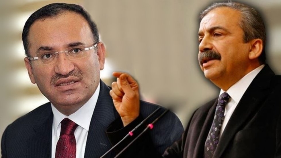 Sırrı S&uuml;reyya &Ouml;nder'den Bekir Bozdağ'a: 'Bu kafaya bir &ccedil;&ouml;p bile teslim edilemez'