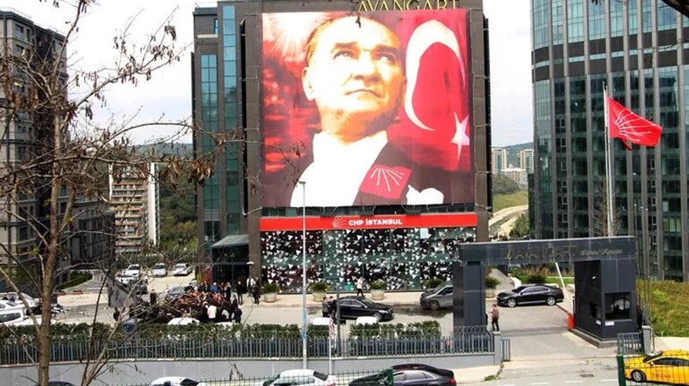 SOL Parti'den CHP'ye y&ouml;nelik saldırı ile ilgili a&ccedil;ıklama: &ldquo;Korkutmaya &ccedil;alışıyor&rdquo;