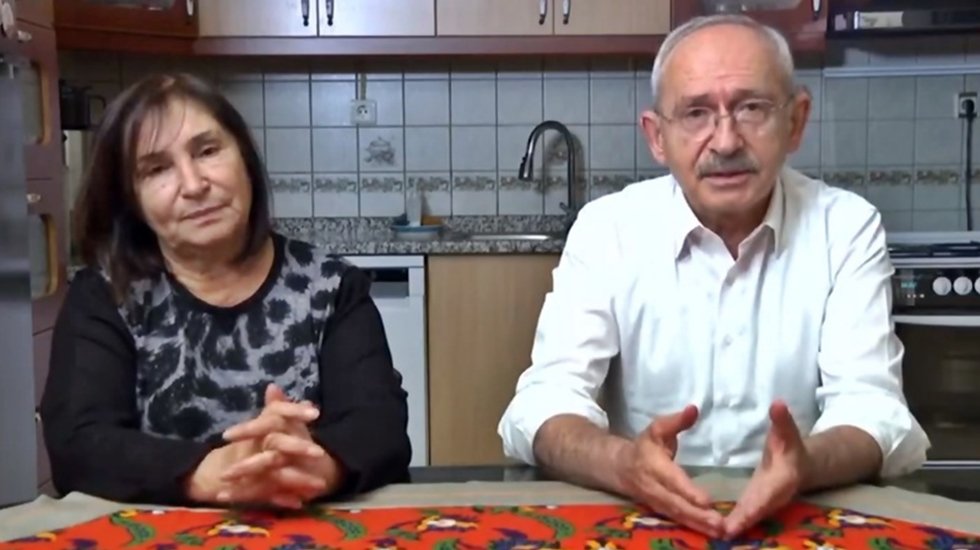 Torunlarıyla fotoğraf paylaşan Selvi Kılı&ccedil;daroğlu: Onlar s&ouml;z konusu olunca siyaset falan kalmaz