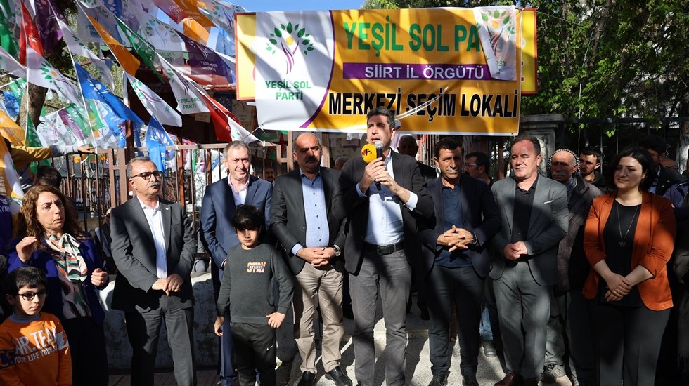 Yeşil Sol Parti: "Bu rejimi değiştirmediğimiz s&uuml;rece bizim nefes alma hakkımız yok"
