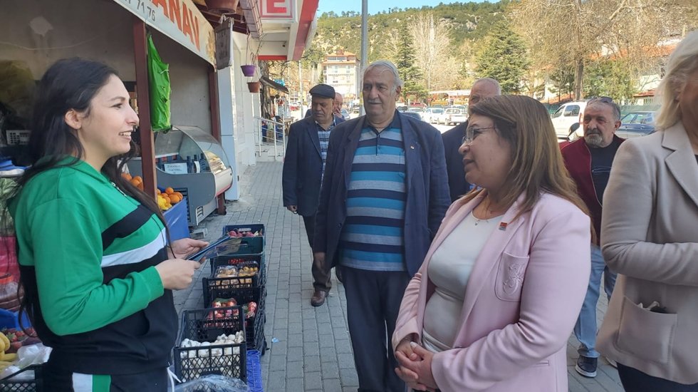 Yurttaş: Bizimki yetmezse ihtiyarların emekli maaşını yiyoruz.