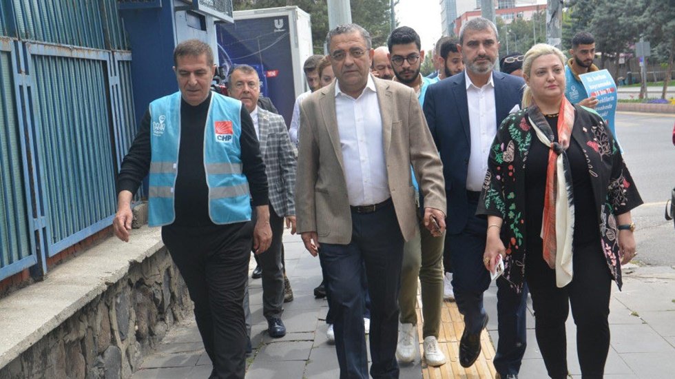 21 yıl sonra Diyarbakır'da CHP&rsquo;nin ilk milletvekili Tanrıkulu oldu&hellip;