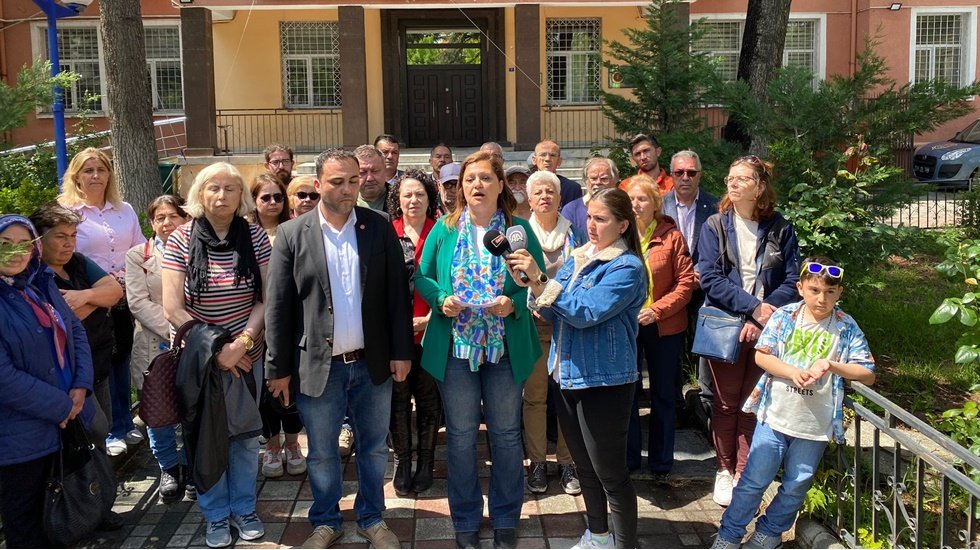 AKP&rsquo;den se&ccedil;ilen H&Uuml;DAPAR&rsquo;lı vekiller T&uuml;rk Milleti ve Atat&uuml;rk demem deyince yemin t&ouml;reni se&ccedil;im sonrasına bırakıldı