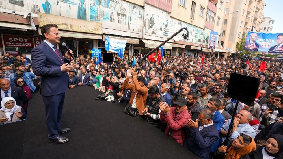 Ali Babacan: &lsquo;Enkaz edebiyatı yapmayacağız, iş &uuml;reteceğiz&rsquo;