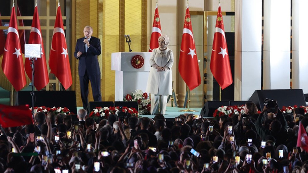 Balkon konuşması İngilizceye sans&uuml;rlenerek &ccedil;evrildi!