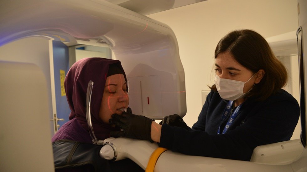 Beylikdüzü Belediyesi’nden annelere ücretsiz ağız ve diş sağlığı muayenesi hizmeti.