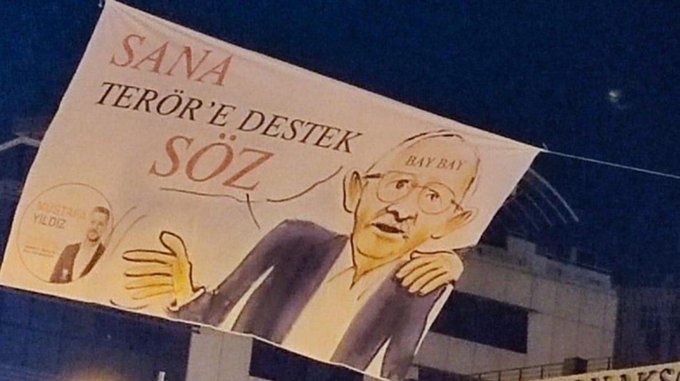 CHP Adana İl Başkanından &ccedil;irkin afişler tepki: &ldquo;Saldırgan bir iktidarla karşı karşıyayız!&rdquo;