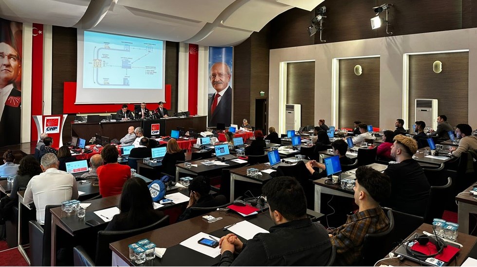 CHP kurmayları: Toplam 563 bin 784 arkadaşımızı sandıkta g&ouml;revlendirdik.