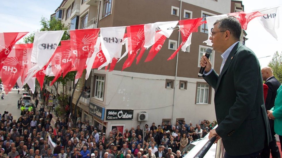 CHP&rsquo;li &Ouml;zel: "AKP&rsquo;nin kolunda MHP, koynunda H&Uuml;DA PAR var"