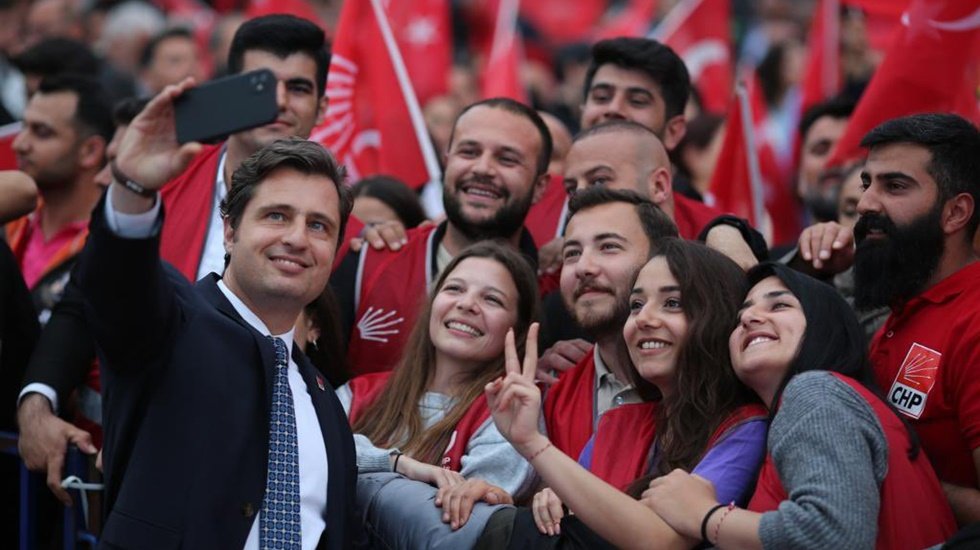 CHP&rsquo;li Y&uuml;cel&rsquo;den gen&ccedil;lere: Gelin kaygısız g&uuml;nler i&ccedil;in oy kullanalım